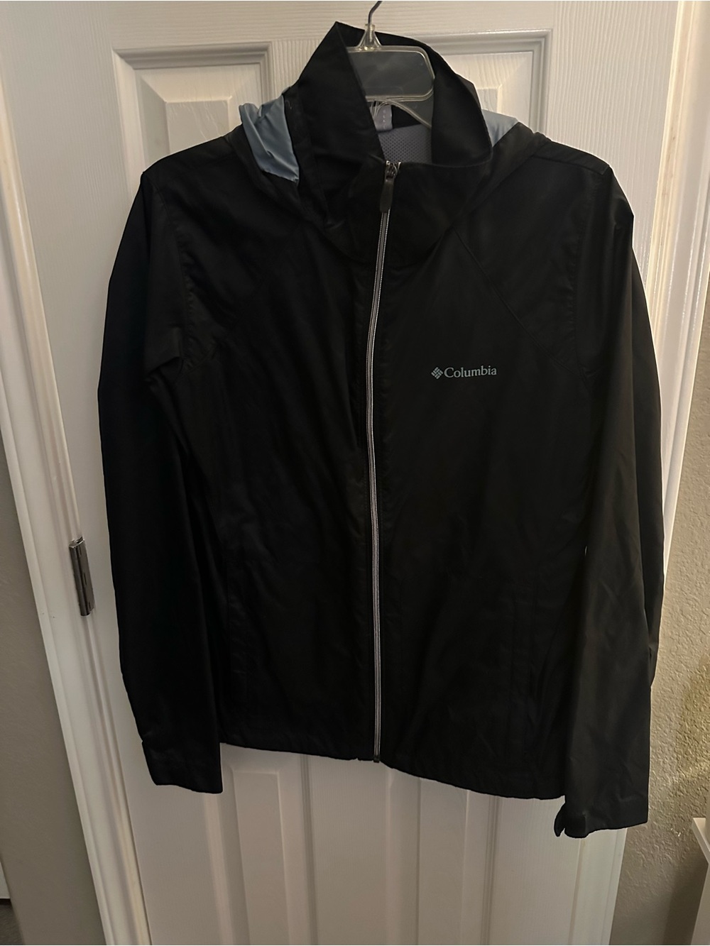 Columbia Woman’s Black Rain jacket/Wind Breaker with Light Gray Hood Lining
